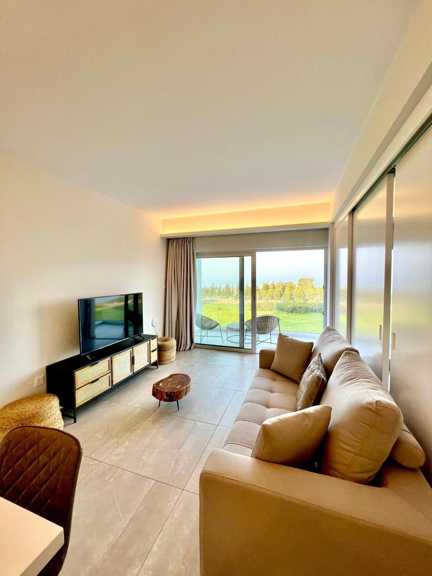 Emerald Suites Protaras Exterior photo